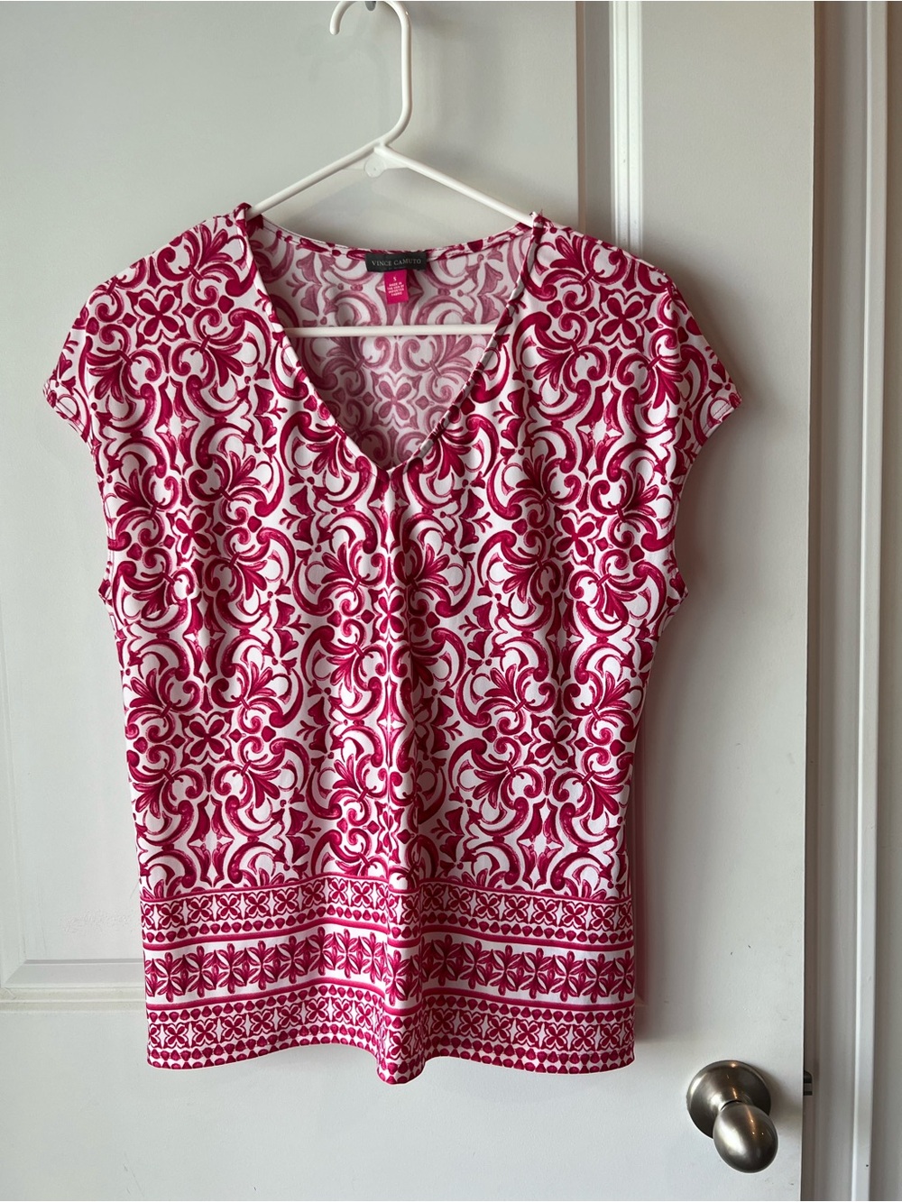 Vince Camuto White and Pink Patterned Cap-Sleeve V-Neck Top. Small